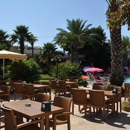 Hotel Hibiscus Garden 3*